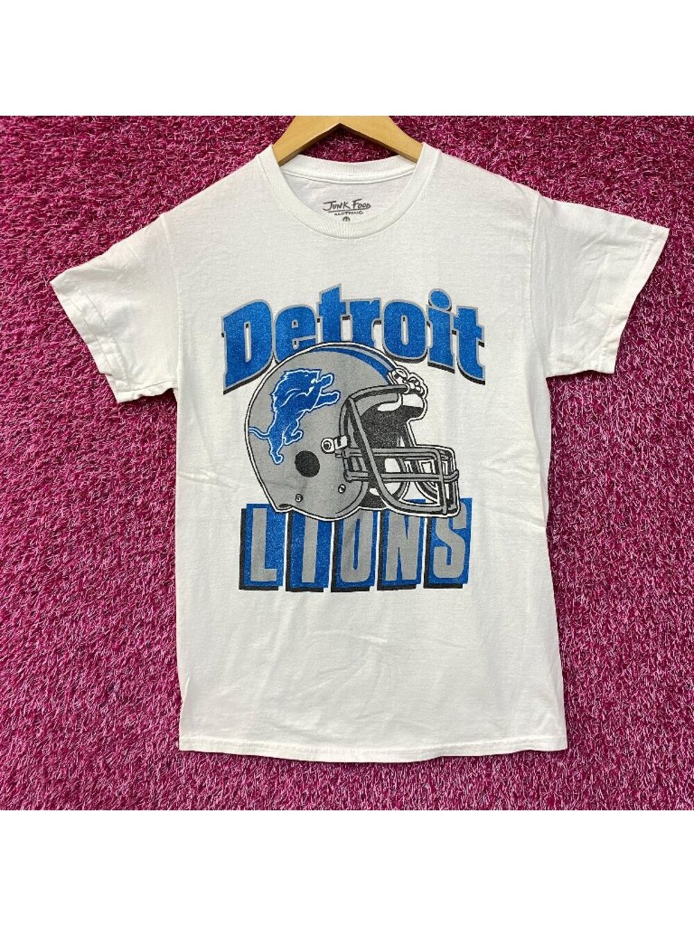Junk Food Clothing Detroit Lions Throwback Helmet Logo T-Shirt XS
